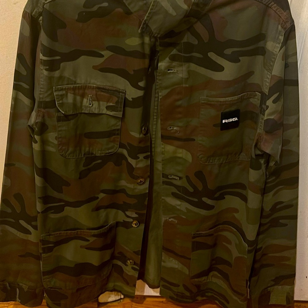 SMALL BUTTON UP CAMO JACKET